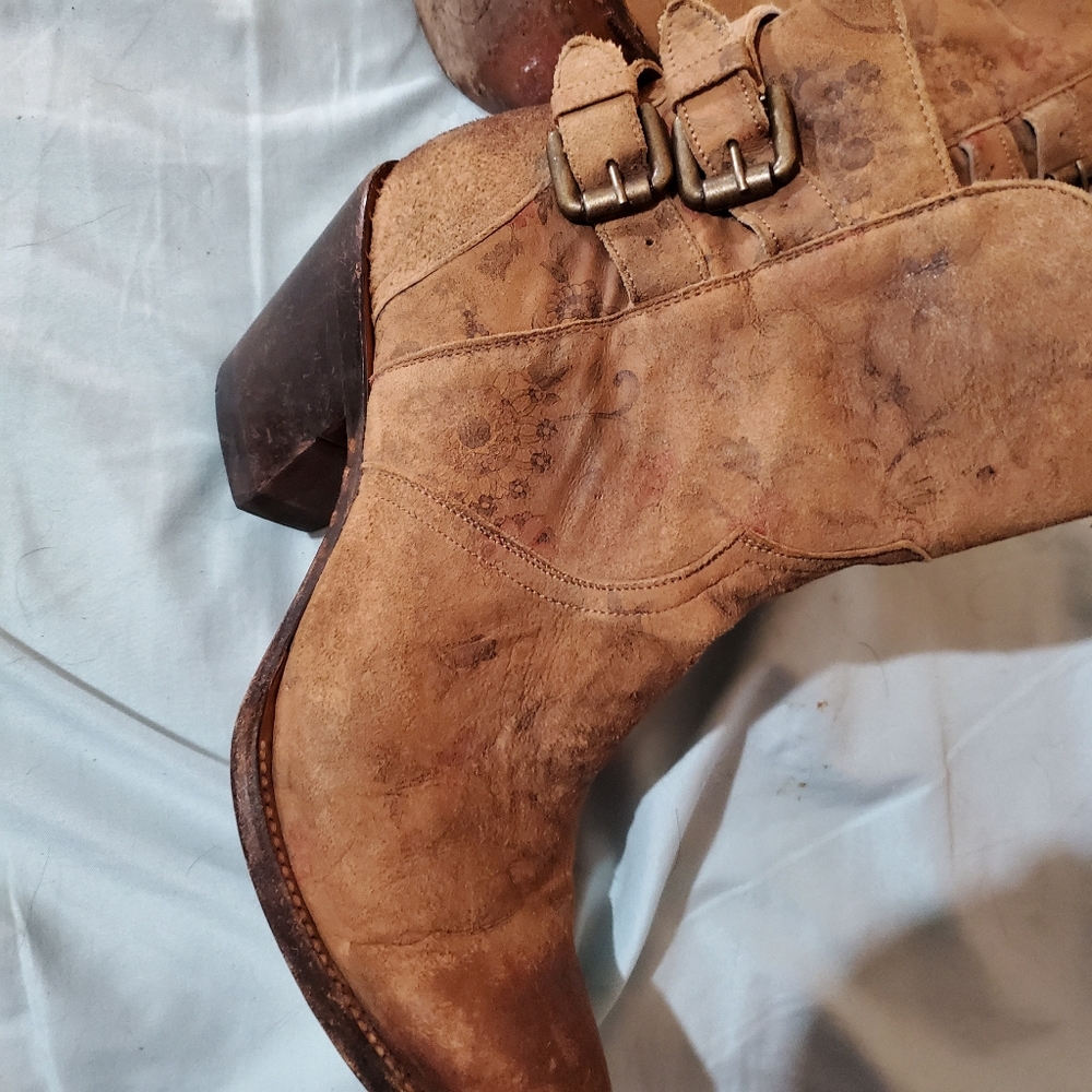 Lucchese womens booties size 9
